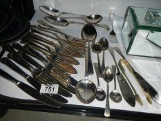 A good lot of assorted cutlery.