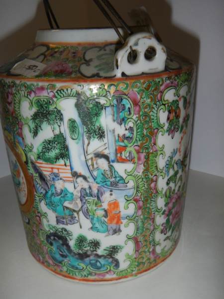 An early Chinese water jug, missing lid but in good condition. - Image 2 of 3