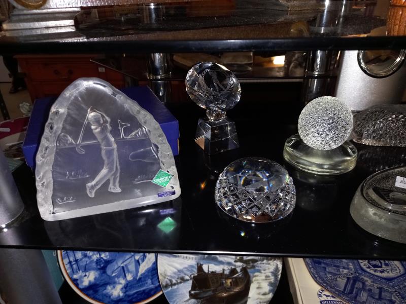 A good selection of golf related glass paperweights & trophies - Image 2 of 4