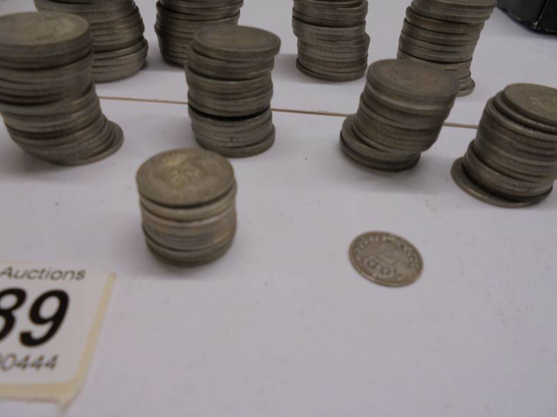 Approximately 1200 grams of pre 1947 half crowns, florins, shillings and sixpences. - Image 4 of 4