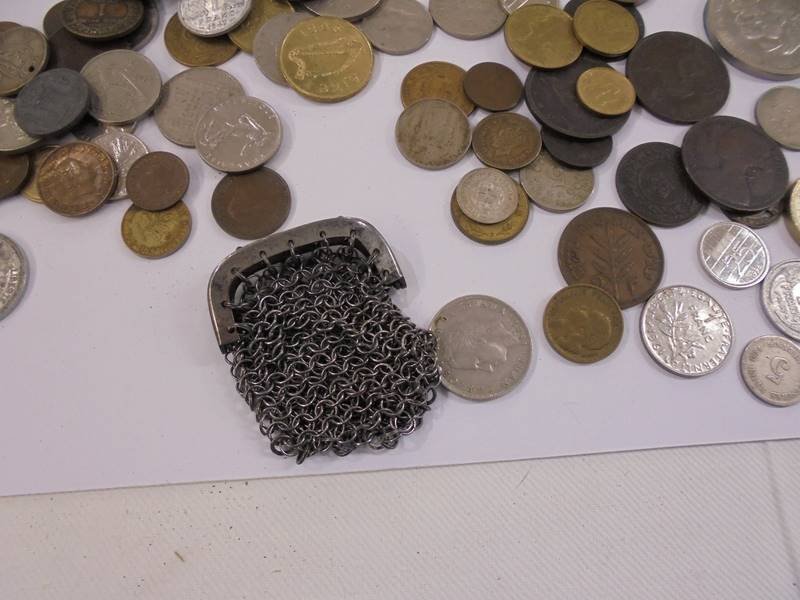 A mixed lot of UK and foreign coins including crowns, £5 etc., - Image 4 of 5