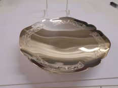 A silver footed dish, 13 cm diameter, 143 grams.