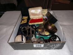 A good mixed lot of costume jewellery including pendants, necklaces & brooches etc.