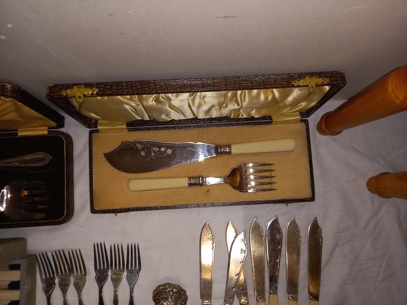 4 case cutlery sets including fish knives and forks and Italian spoons - Image 3 of 6