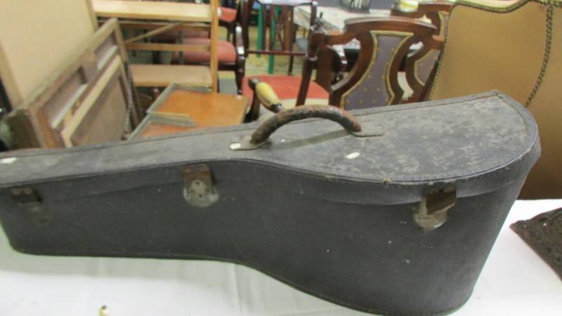 An old cased mandolin. - Image 6 of 6