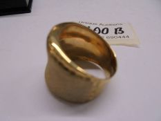 A 9ct ring, size T, 8.2 grams.