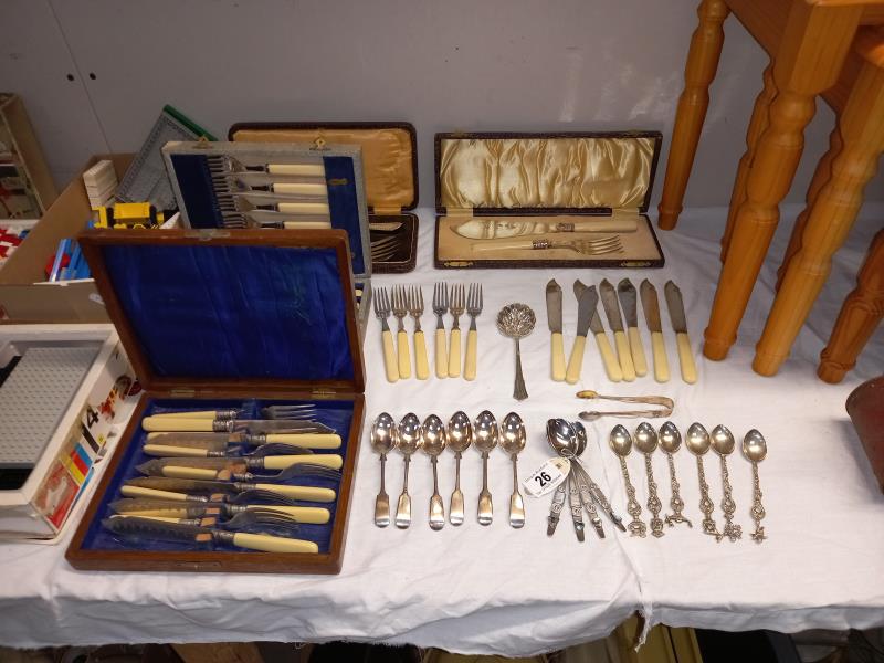 4 case cutlery sets including fish knives and forks and Italian spoons