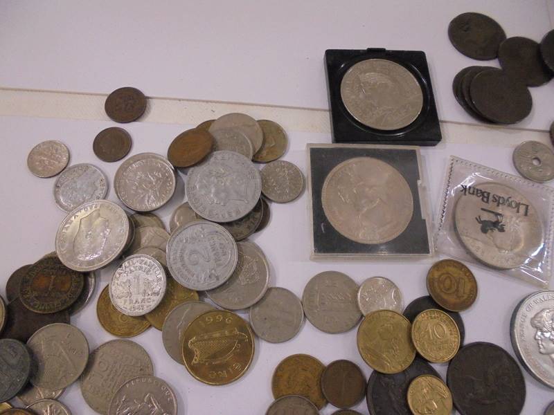 A mixed lot of UK and foreign coins including crowns, £5 etc., - Image 5 of 5