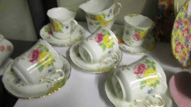 A mixed lot of assorted tea ware. - Image 2 of 3