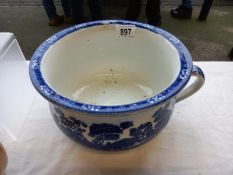 A blue & white chamber pot