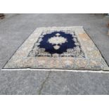Hand woven Kirman Signiert Teppich Persian wool carpet square