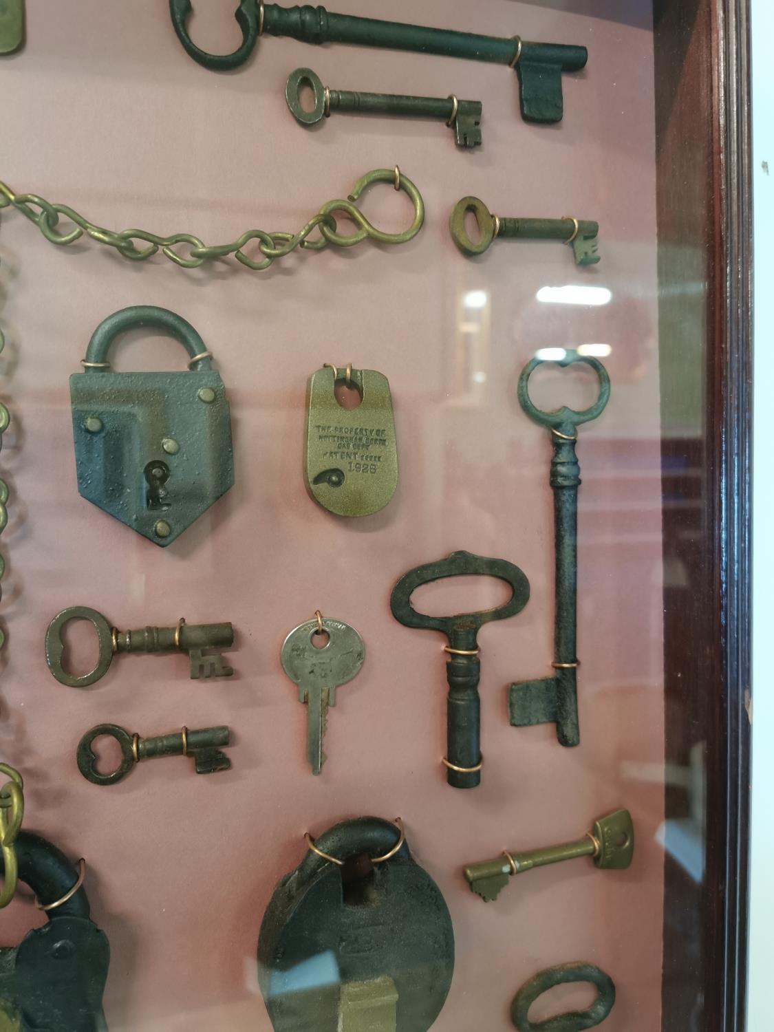 Framed montage of Victorian keys and locks. - Bild 4 aus 4