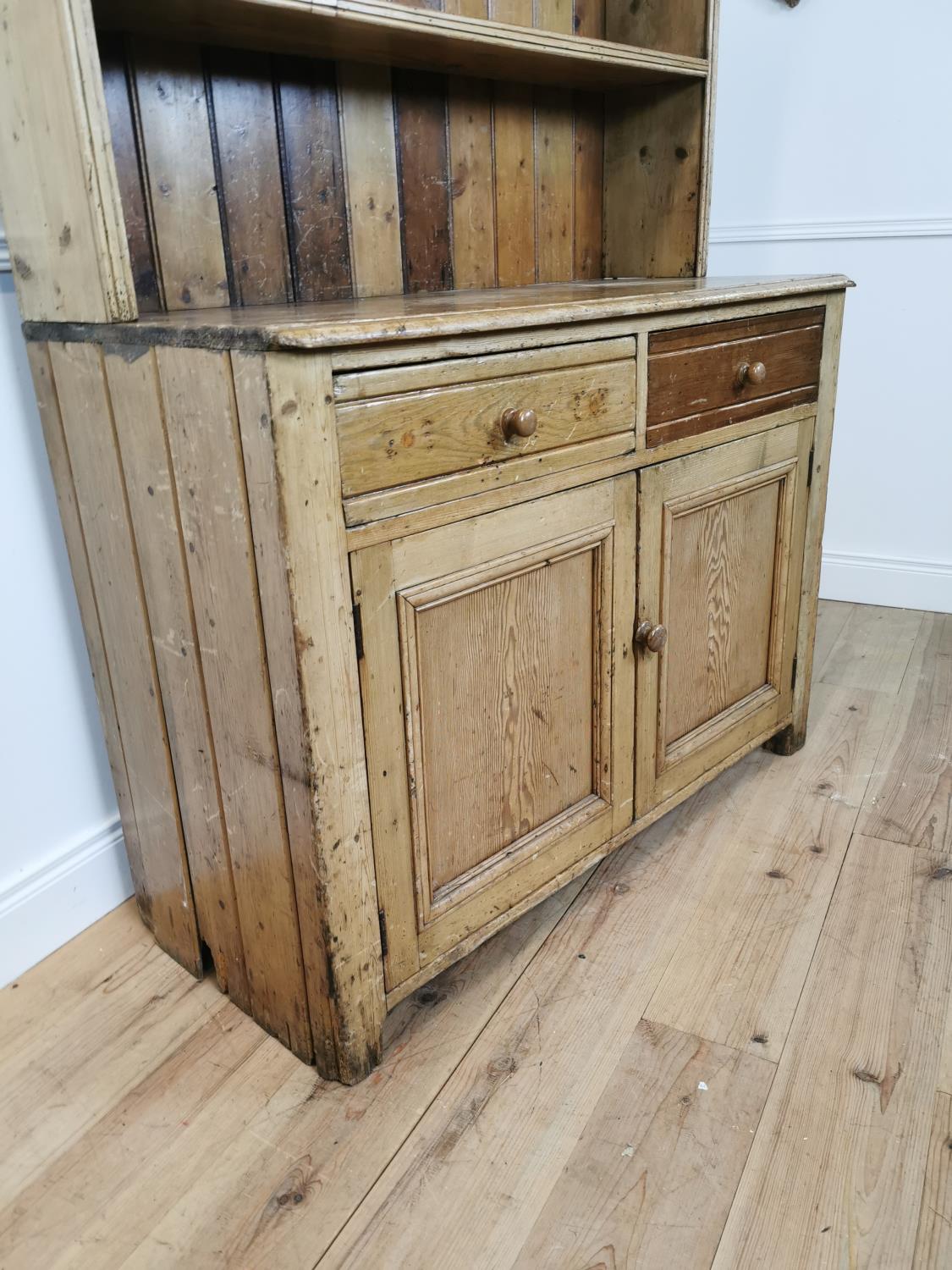 19th C. Irish pine kitchen dresser with open shelves - Image 2 of 7