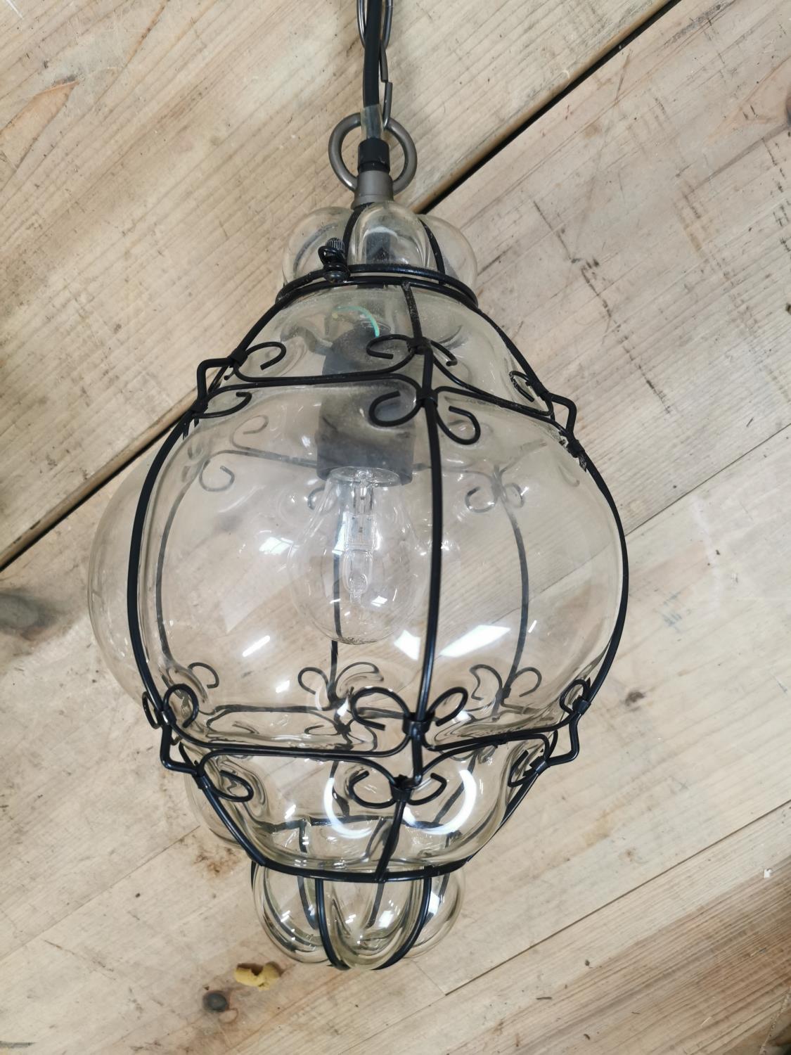 Pair of wrought iron and hand blown glass lanterns. - Bild 2 aus 3