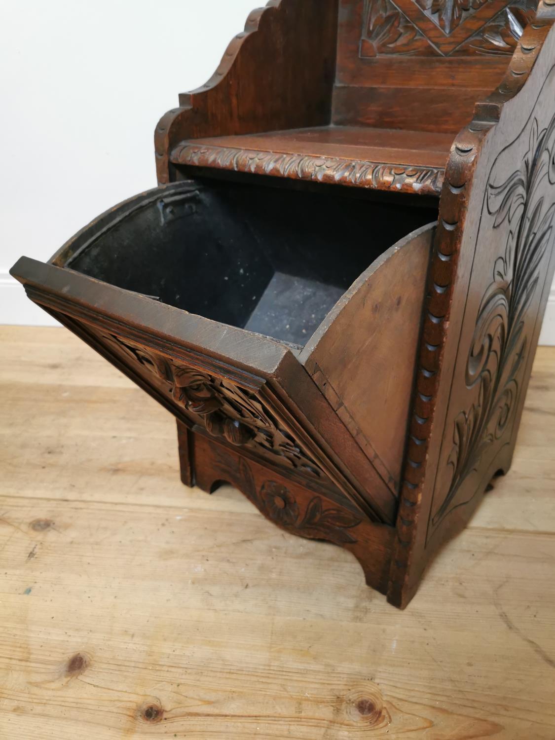 19th C. carved oak coal locker decorated with Lion's mask - Bild 3 aus 5