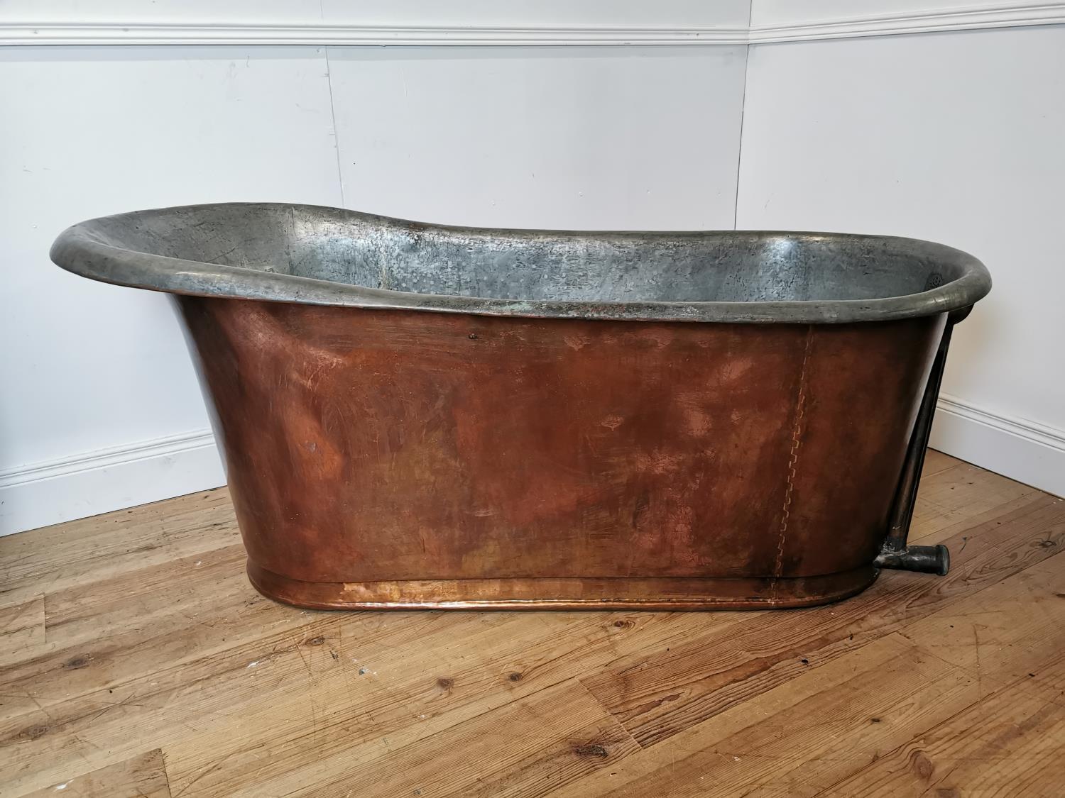 Good quality 19th C. copper roll top slipper bath