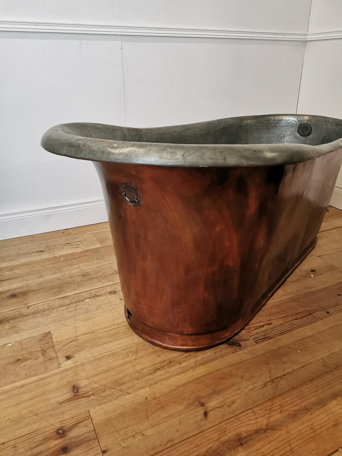 Good quality 19th C. copper roll top slipper bath - Image 4 of 9