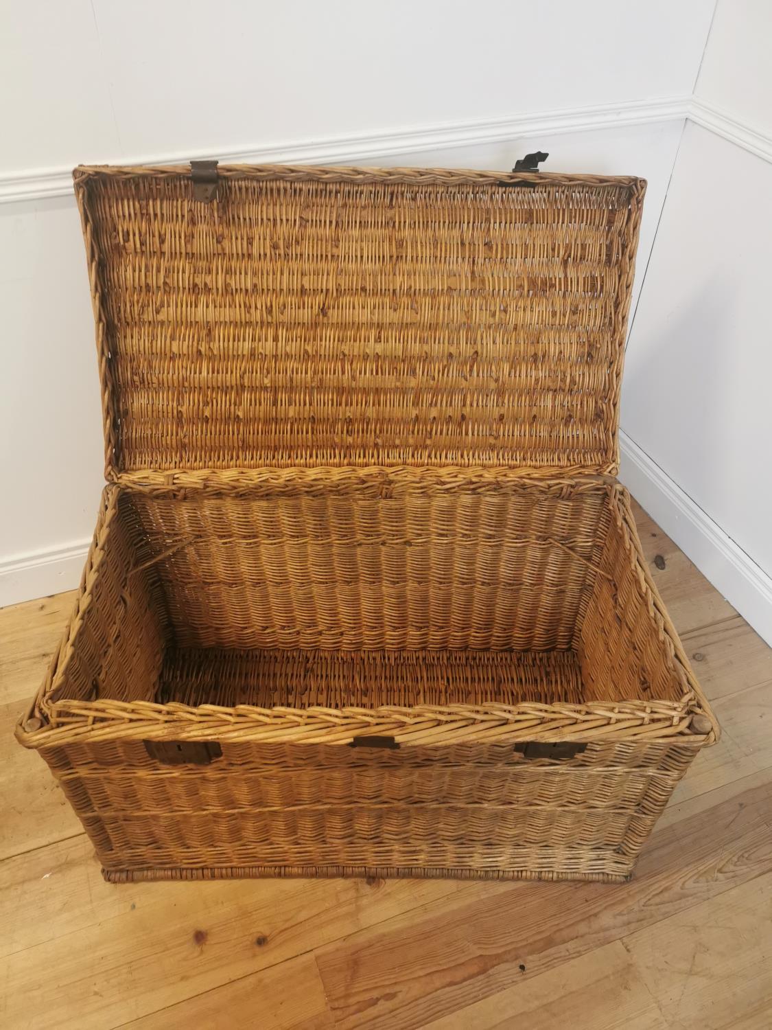 Early 20th C. wicker laundry basket. { - Bild 4 aus 5