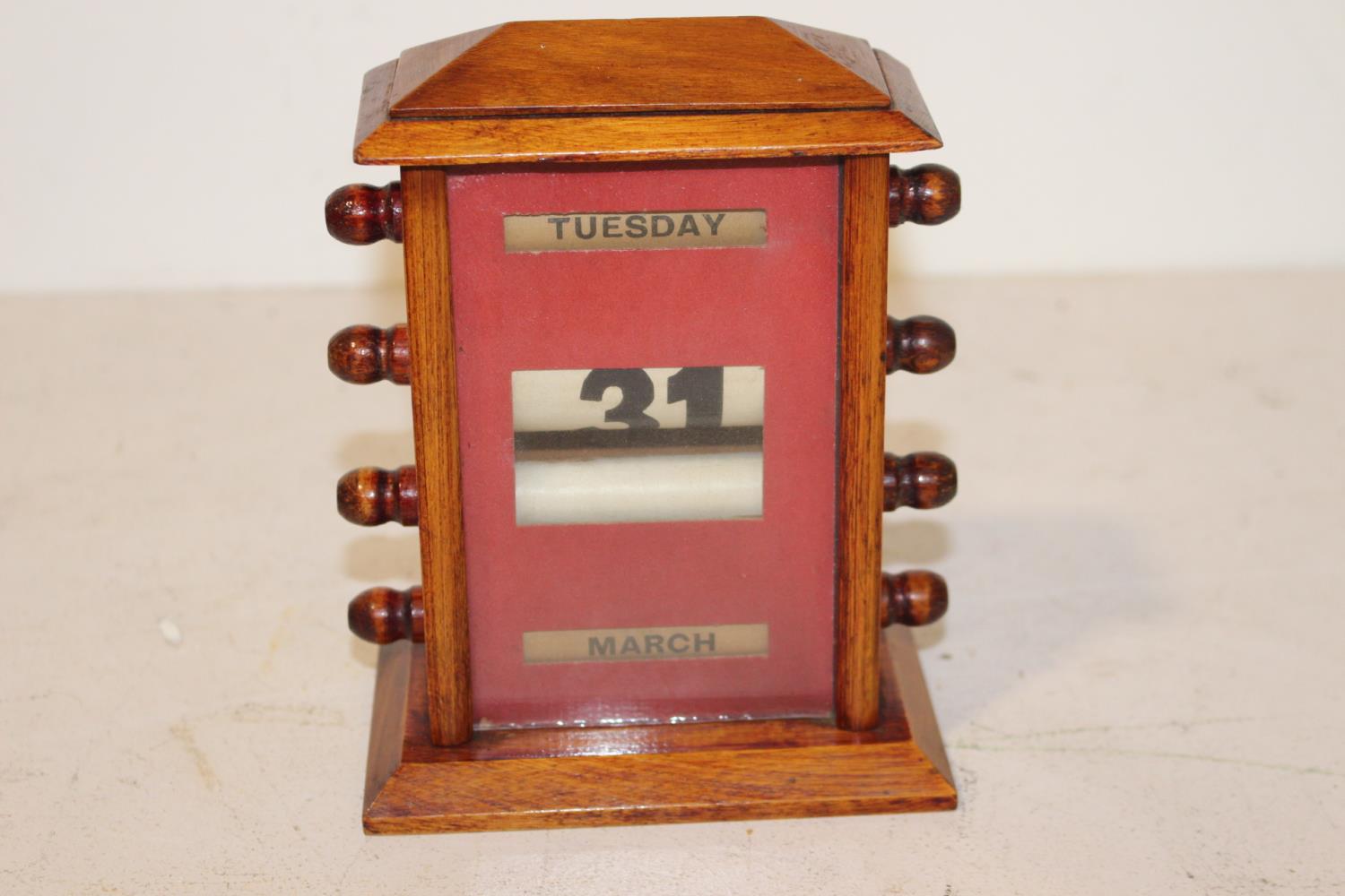 Wooden office desk calendar