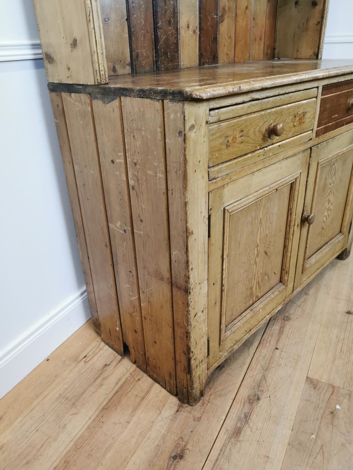 19th C. Irish pine kitchen dresser with open shelves - Image 4 of 7