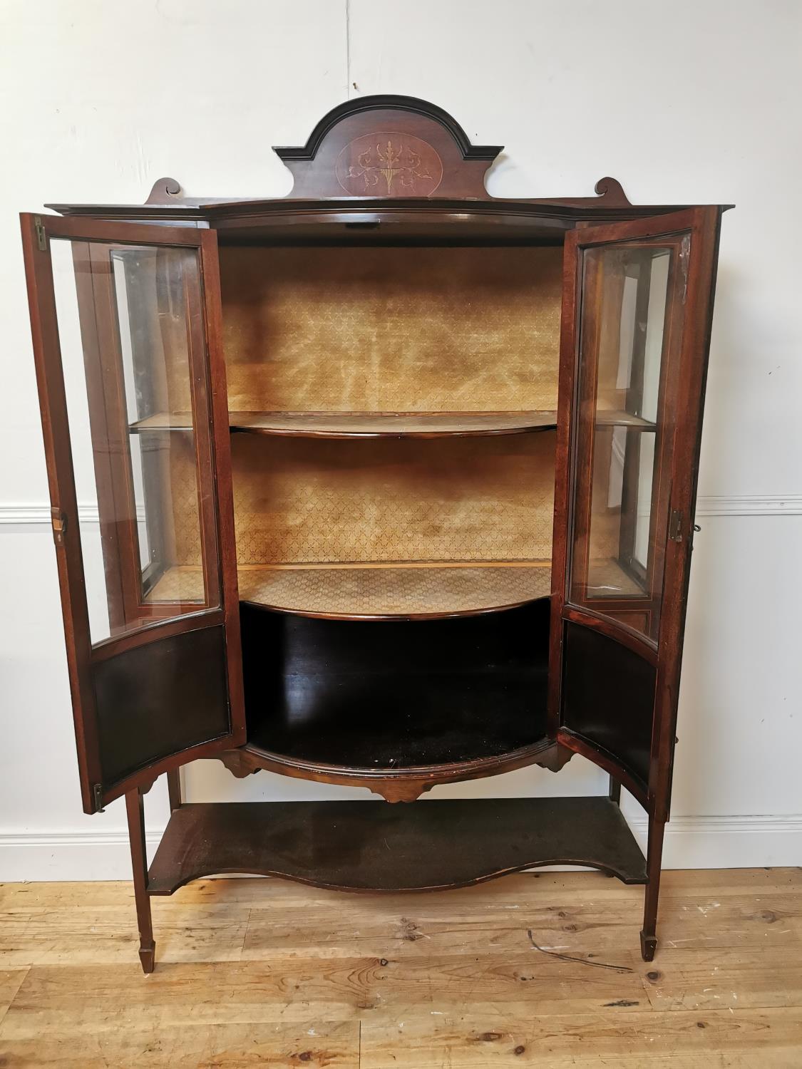 Edwardian mahogany bow fronted display cabinet - Image 8 of 8