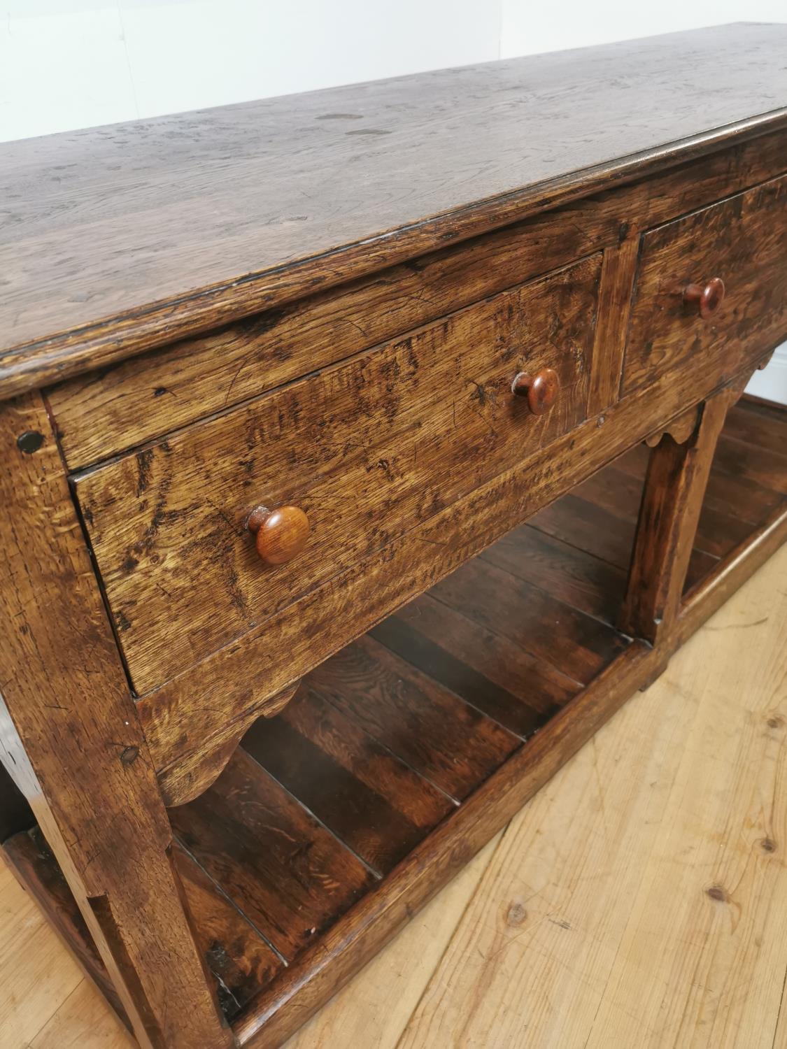 Good quality oak server with three drawers on platform base. - Image 2 of 7