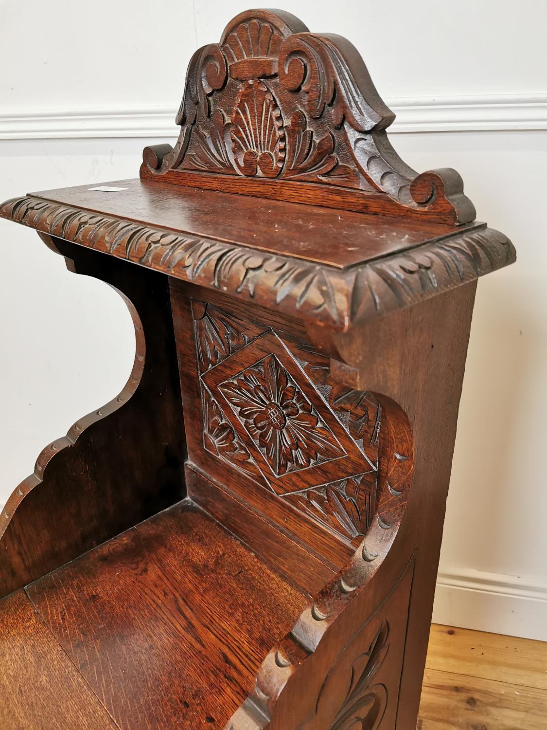 19th C. carved oak coal locker decorated with Lion's mask - Bild 2 aus 5