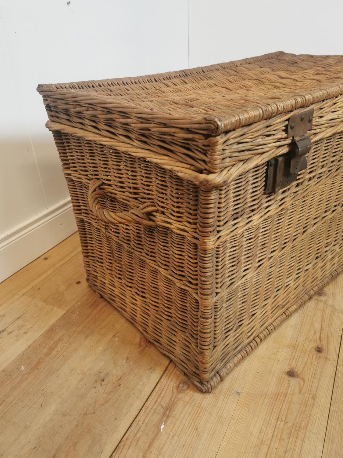 Early 20th C. wicker laundry basket. { - Bild 3 aus 5