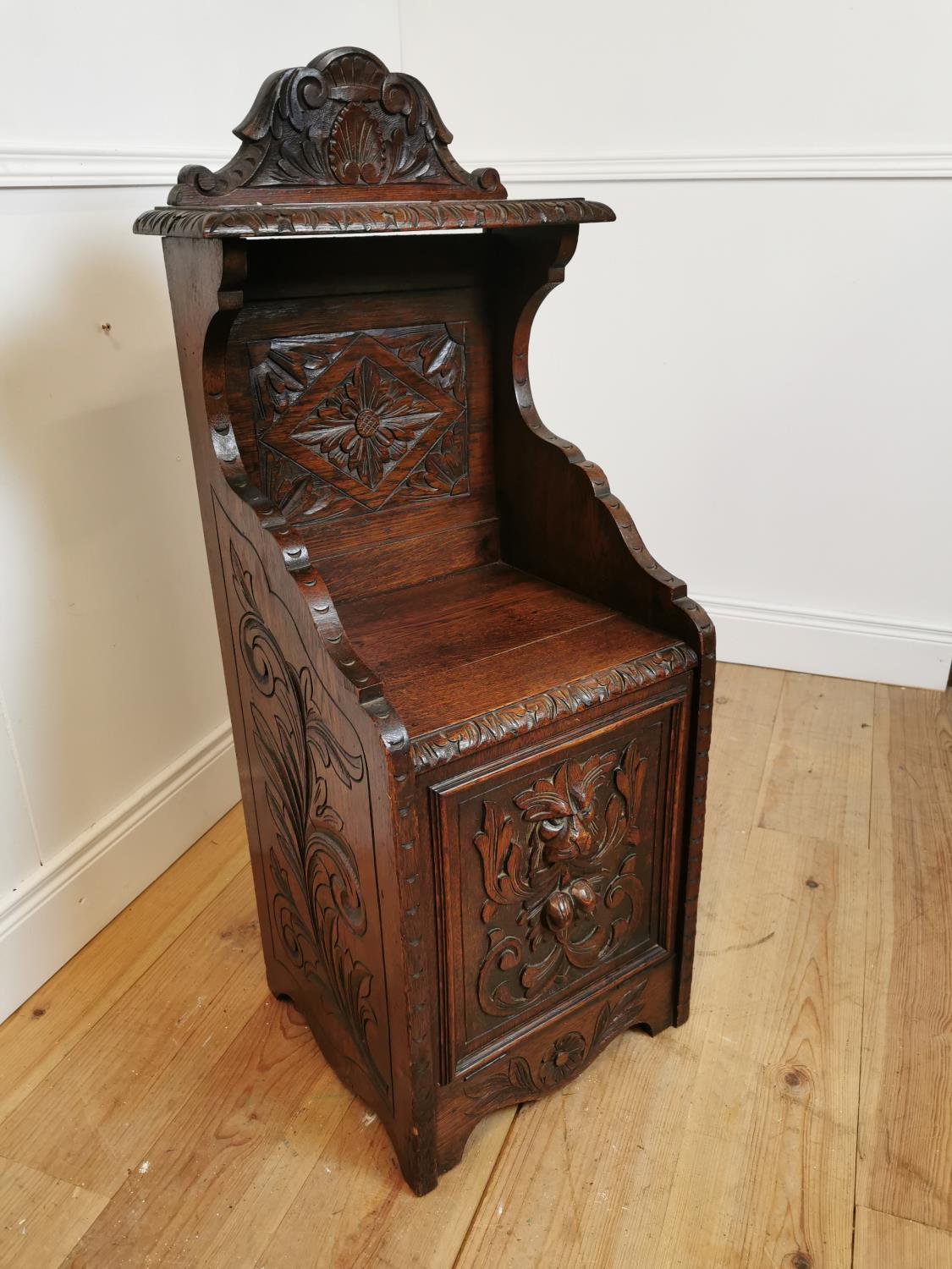 19th C. carved oak coal locker decorated with Lion's mask - Bild 4 aus 5