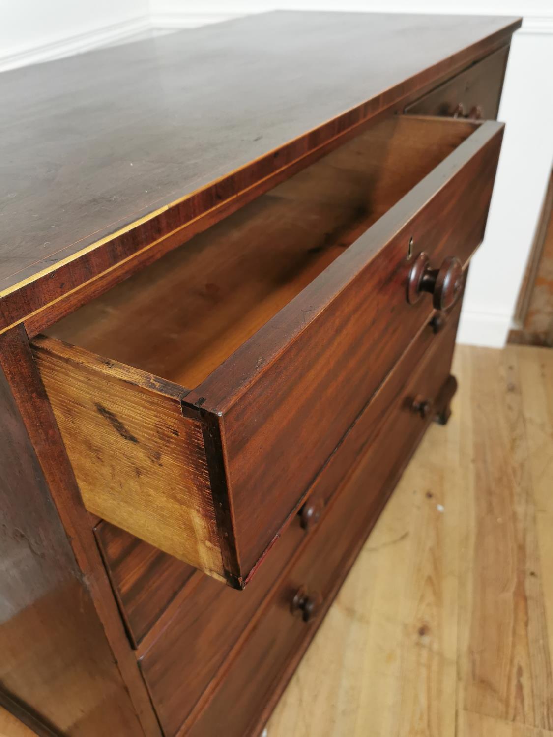 Good quality Georgian mahogany and satinwood chest of drawers - Image 5 of 6