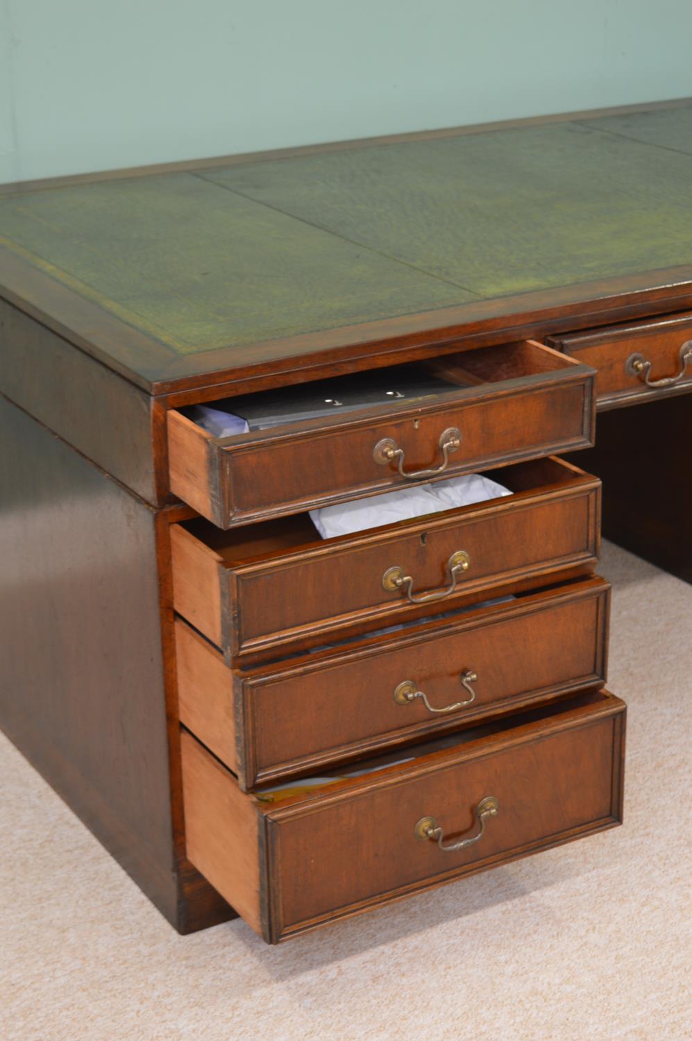 Large mahogany pedestal desk with inset leather top - Image 3 of 3