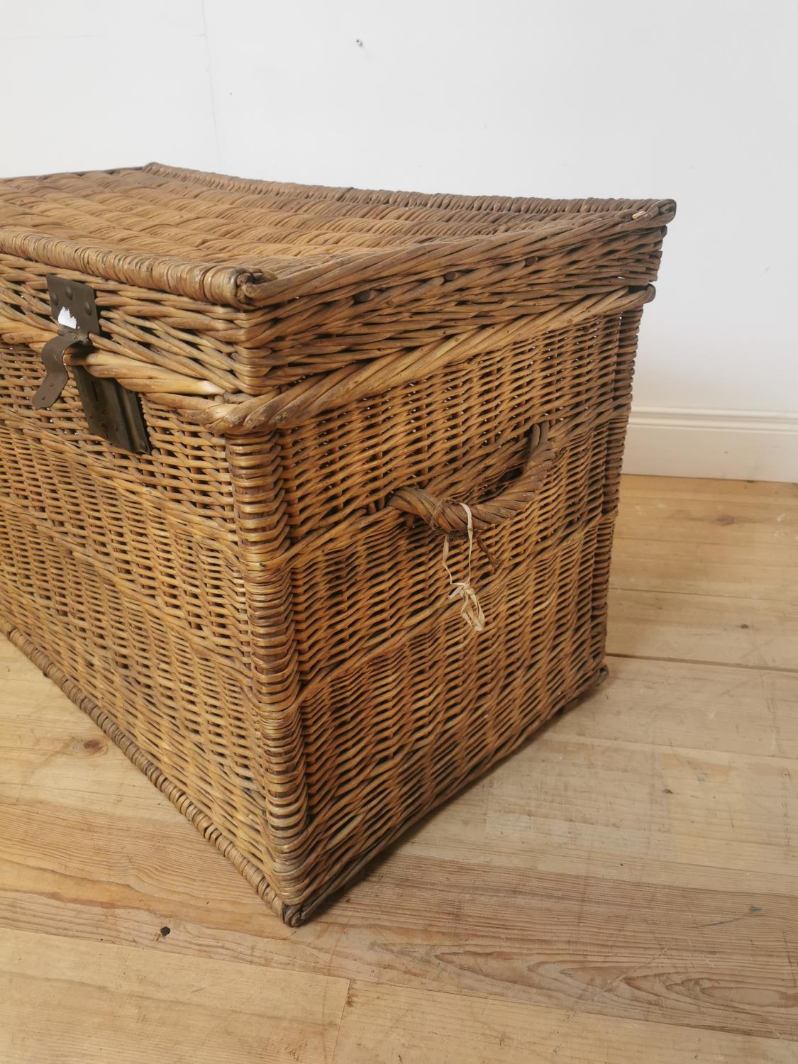 Early 20th C. wicker laundry basket. { - Bild 2 aus 5