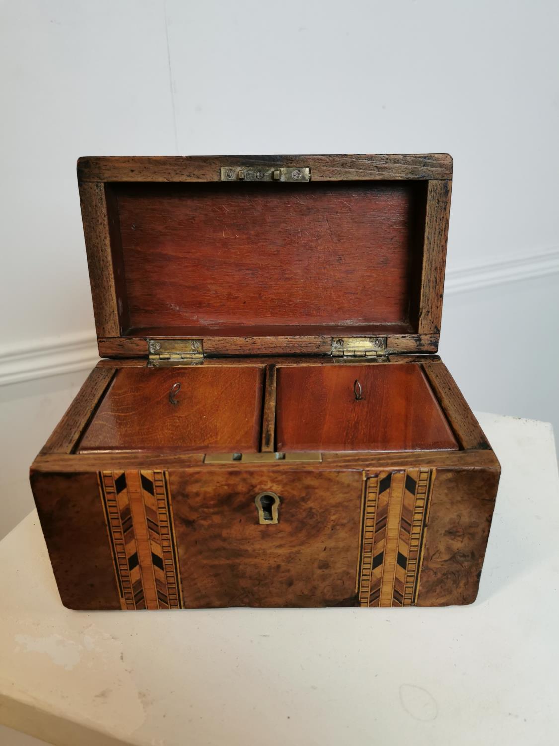 19th C. inlaid walnut dome topped tea caddy. - Bild 2 aus 4