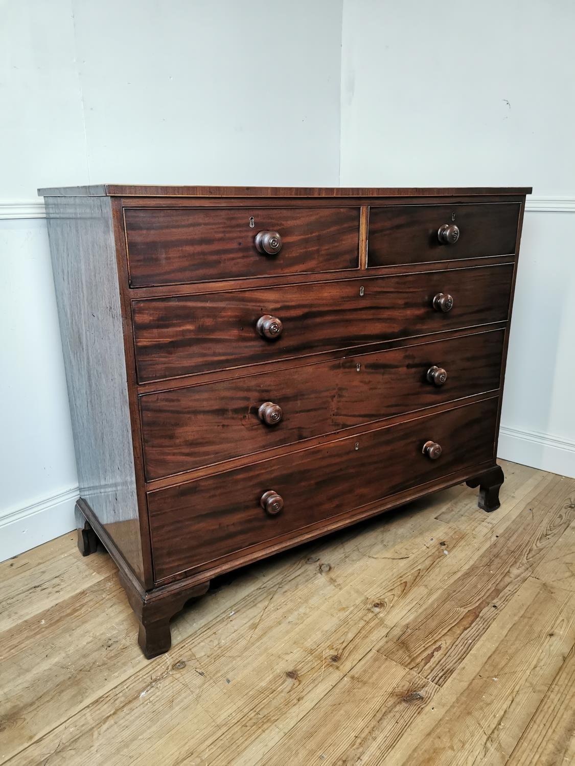 Good quality Georgian mahogany and satinwood chest of drawers