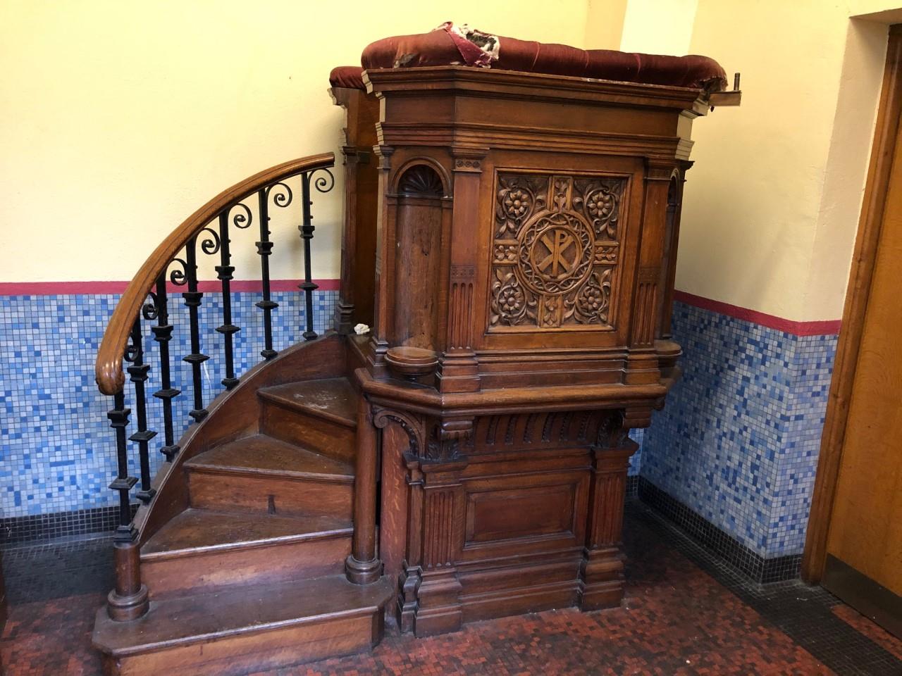 Good quality 19th century oak pulpit with wrought iron balustrade {270 cm W x 190 cm H x 120 cm D}