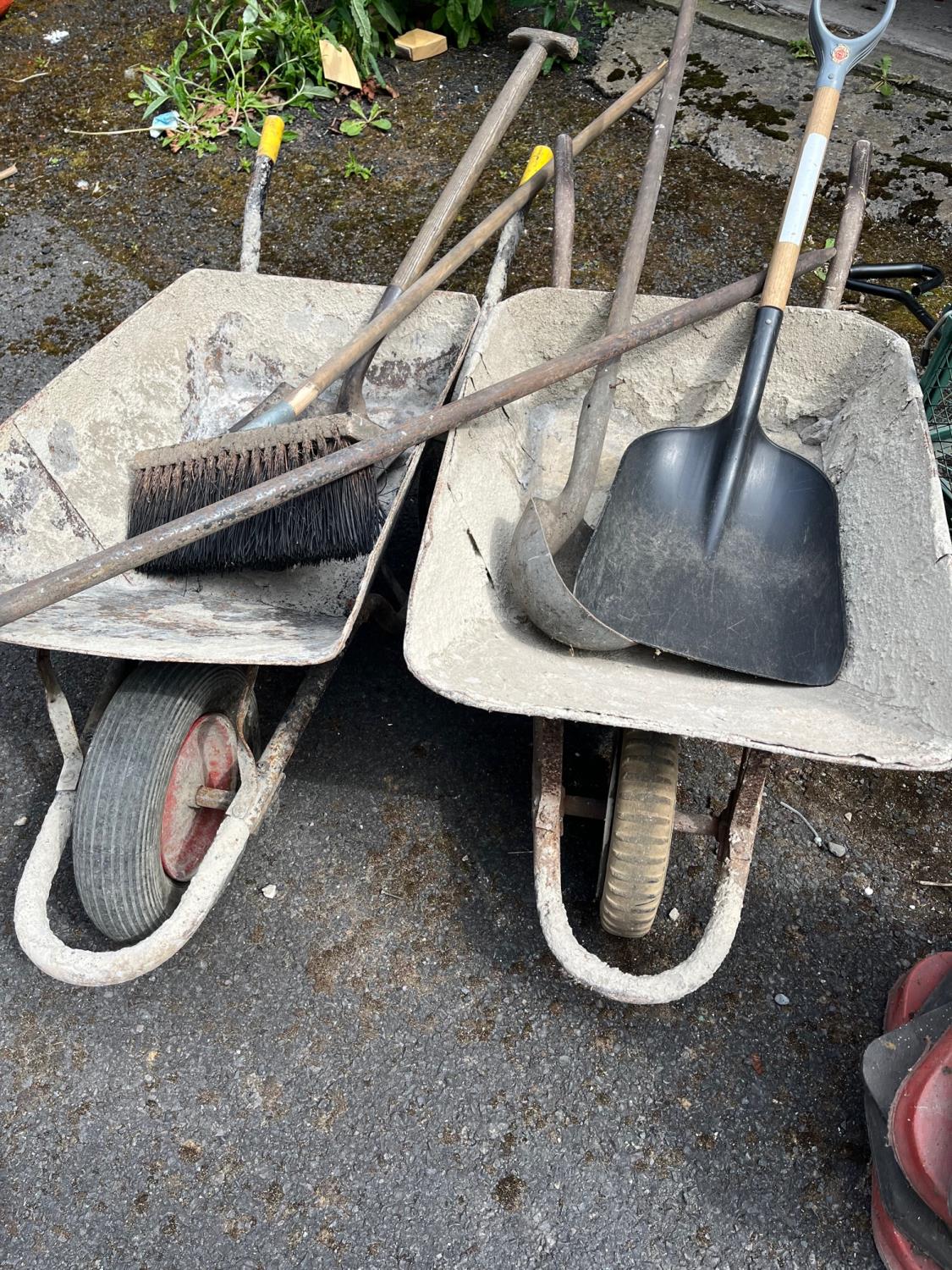 Two wheelbarrows, hand-carved tools, etc.. - Bild 2 aus 3