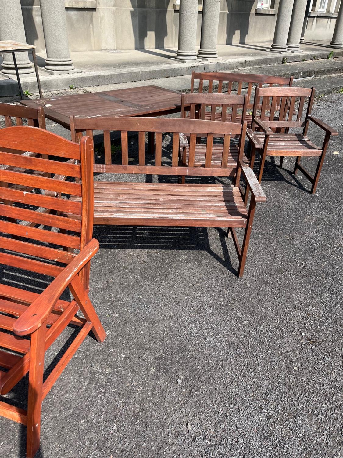 Large collection of garden furniture. - Bild 2 aus 3