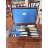 Canteen of cutlery in presentation oak case W. R. Humphreys Sheffield { 10cm H X 28cm W X 25cm D }