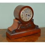 Large mahogany drum head mantle clock. {49 cm H x 56 cm W x 19 cm D}.