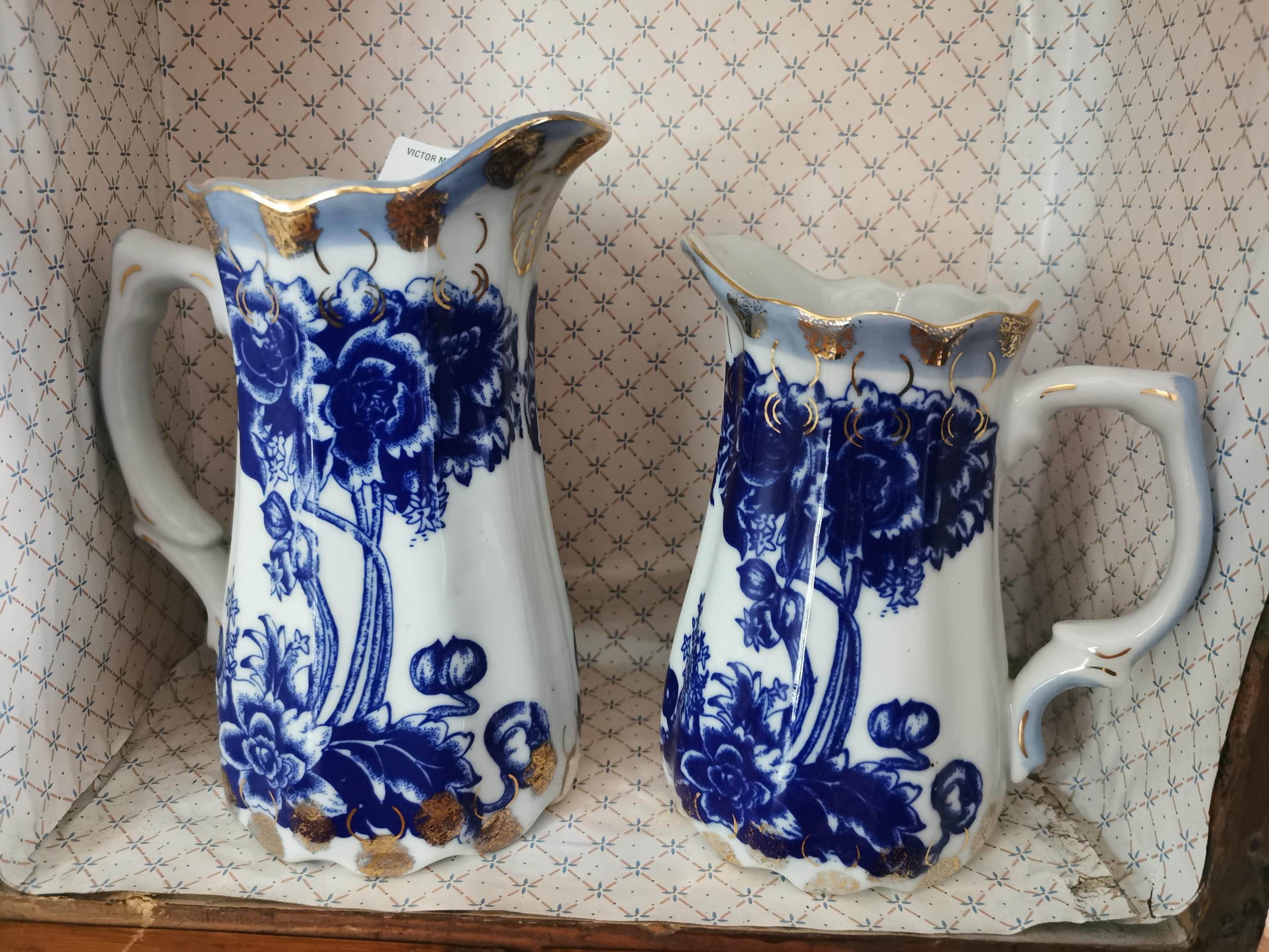 Set of five graduated blue and white ceramic jugs { 21cm H X 14cm Dia - 11cm H X 9cm Dia }. - Image 4 of 4