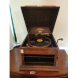 Columbia oak cased gramophone in working order { 37cm H X 44cm W X 48cm D }