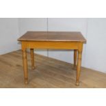 Pine farmhouse table on turned legs {77 cm H x 100 cm W x 70 cm D}