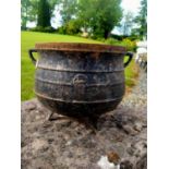 Cast iron pot. {20 cm H x 28 cm Diam}.