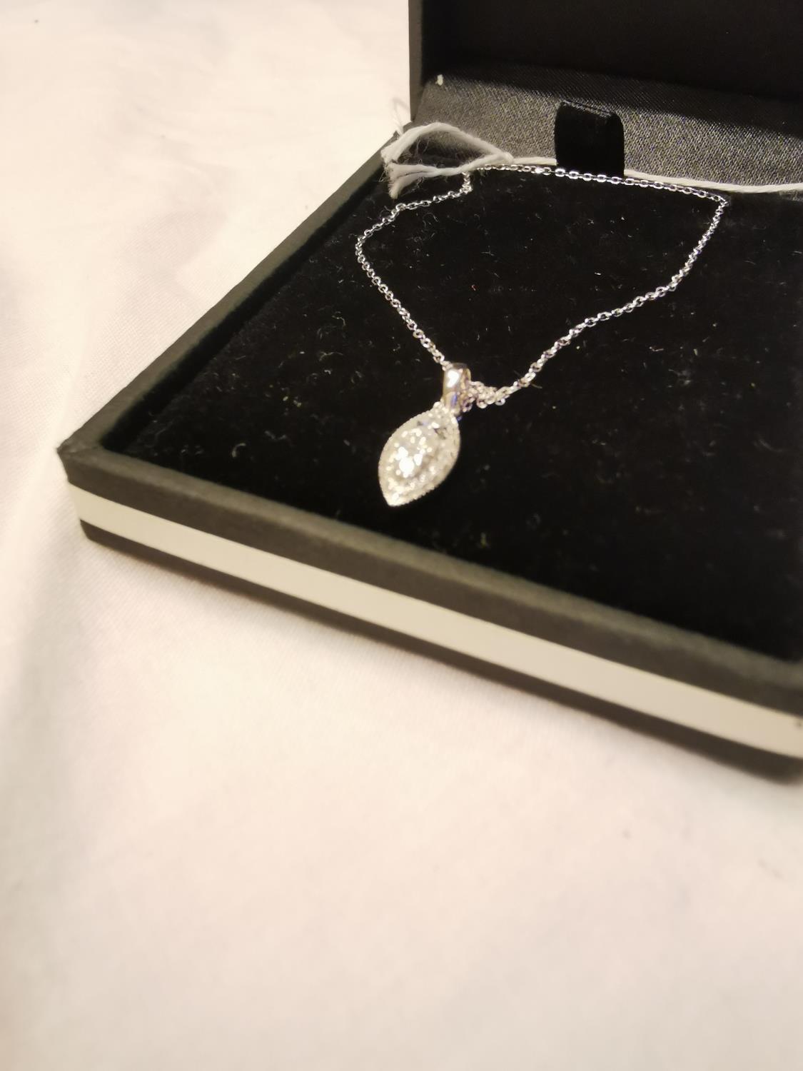 18ct. white gold diamond pendant necklace on gold chain. - Bild 3 aus 5