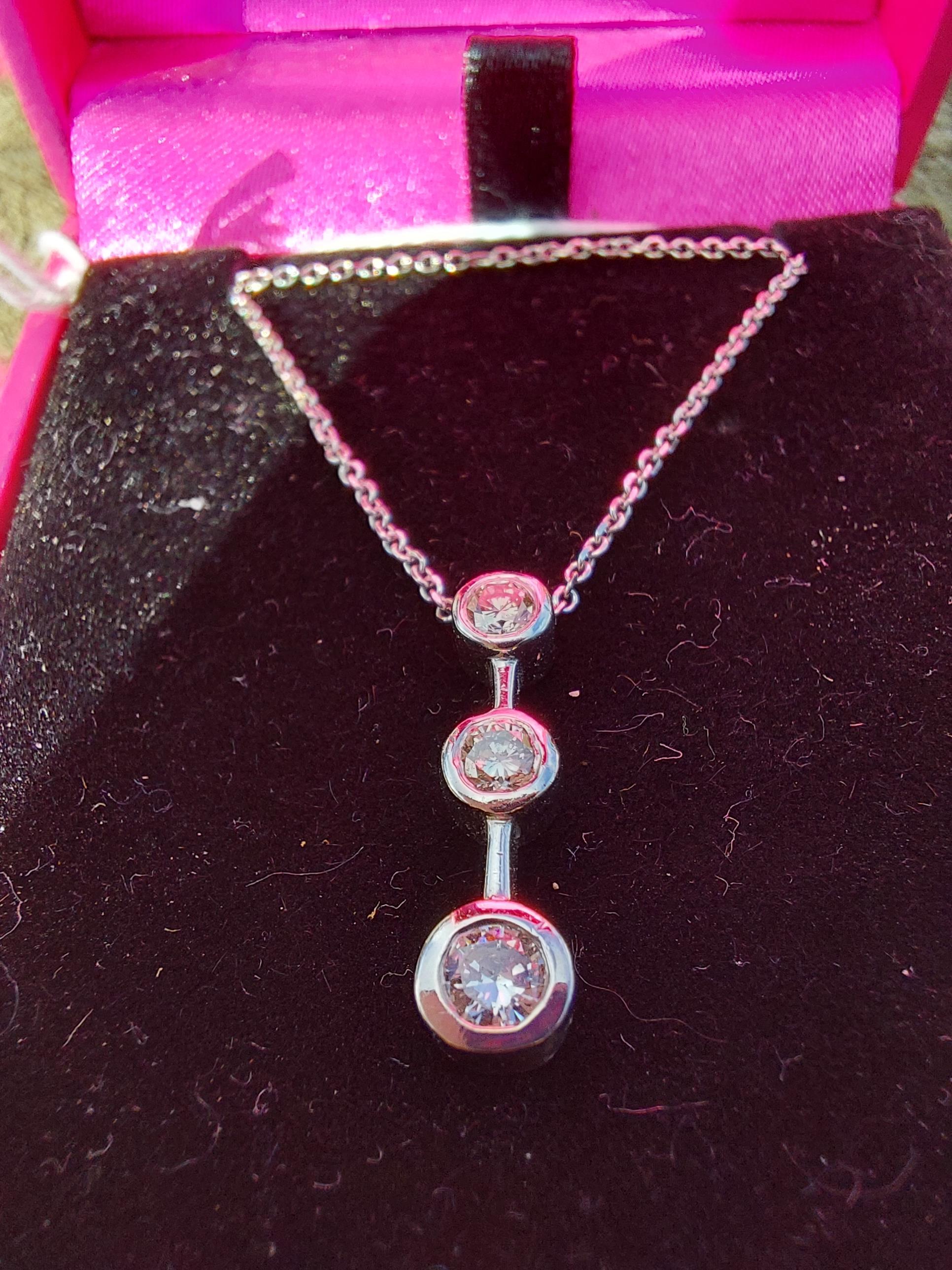 14ct. white gold diamond graduated drop pendant necklace Estimated: weight of diamonds 45 points/.