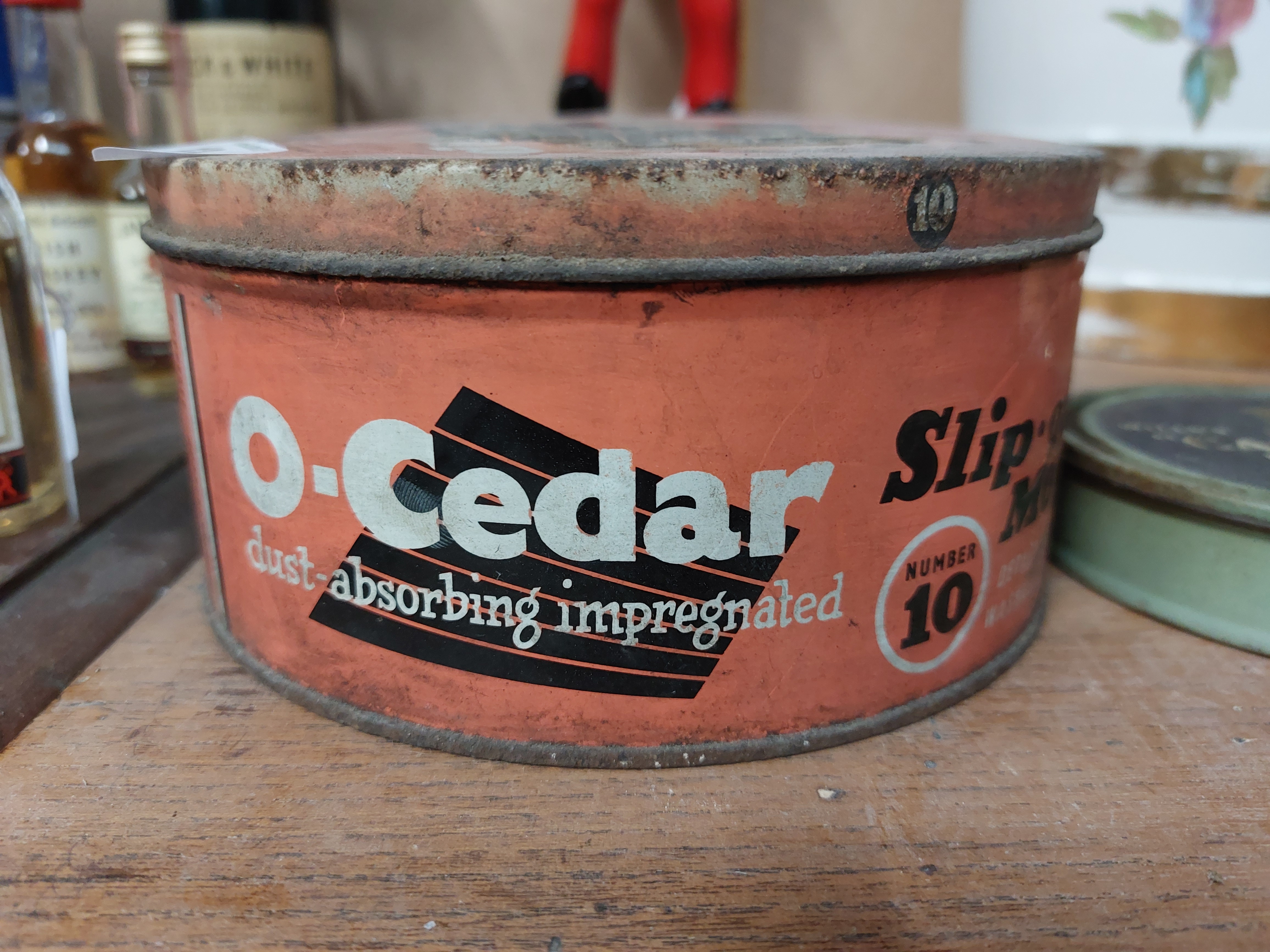 O 'Cedar Slip on Mop in original box and Capstan Navy Cut tin. {8 cm H x 14 cm and 3 cm H x 12 cm - Bild 2 aus 3