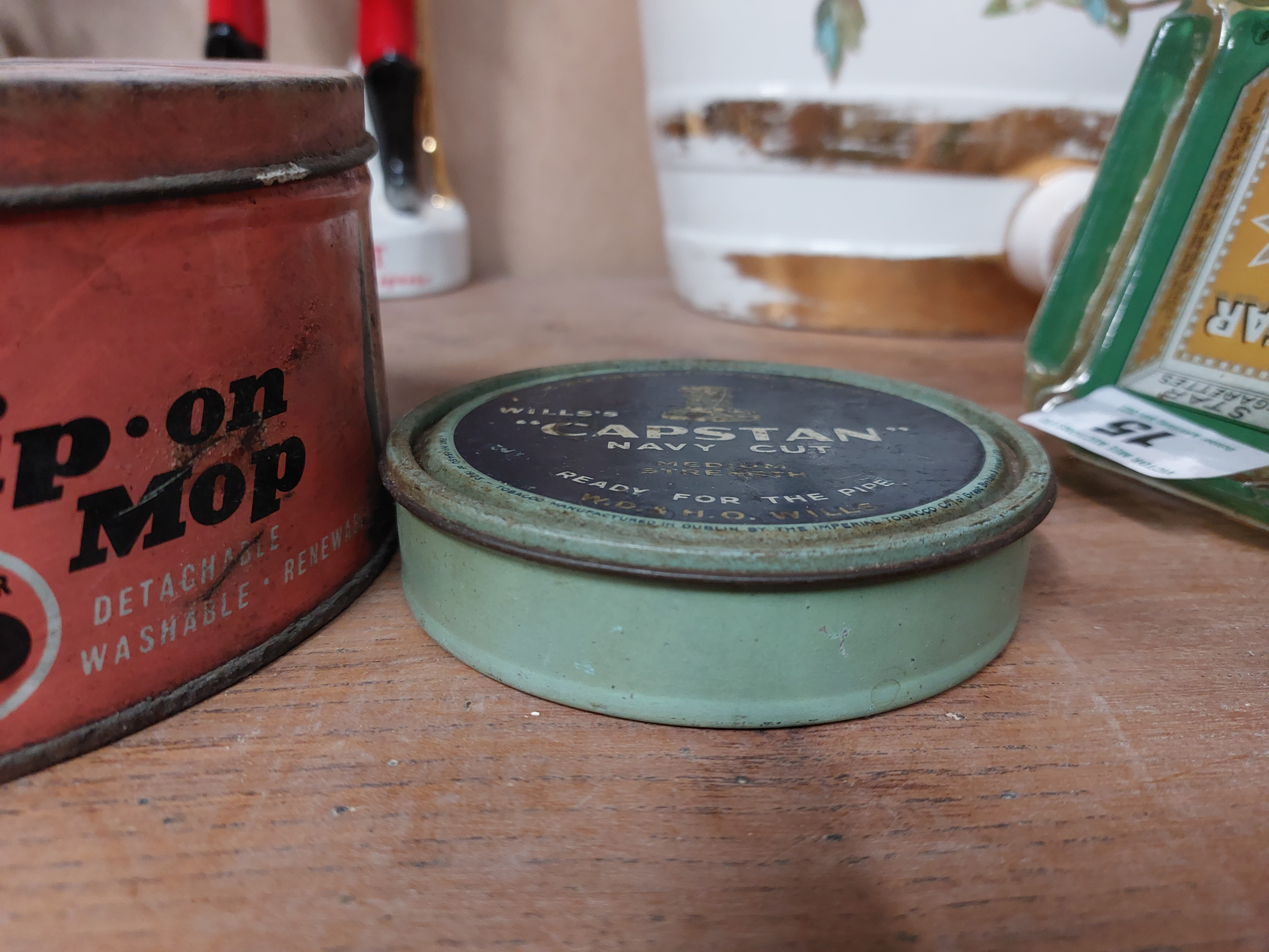 O 'Cedar Slip on Mop in original box and Capstan Navy Cut tin. {8 cm H x 14 cm and 3 cm H x 12 cm - Bild 3 aus 3