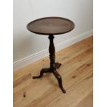 18th C. oak wine table raised on turned column and three outswept feet {73 cm H x 39 cm Dia.}.