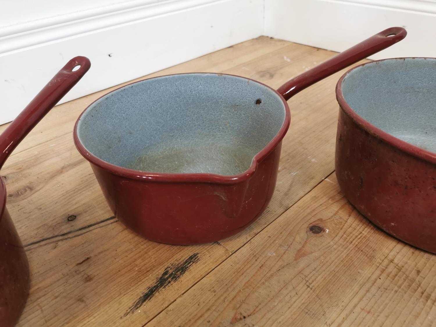 Set four 1950's enamel saucepans. Largest {17 cm H x 25 cm W x 45 cm D} and smallest {13 cm W x 19 - Image 2 of 4