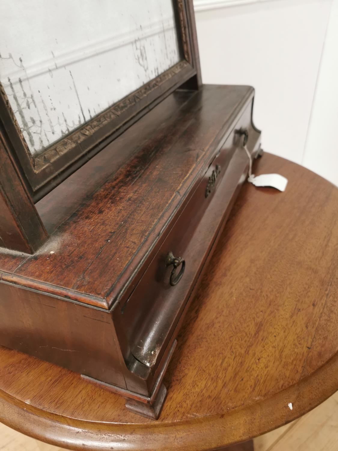 Georgian mahogany dressing table mirror over one long drawer on ogee feet. {69 cm H x 51 cm W x 23 - Image 3 of 4